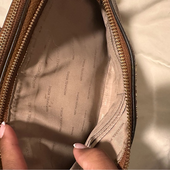 MICHAEL KORS
Leather Trimmed Crossbody Bag - Picture 5 of 11